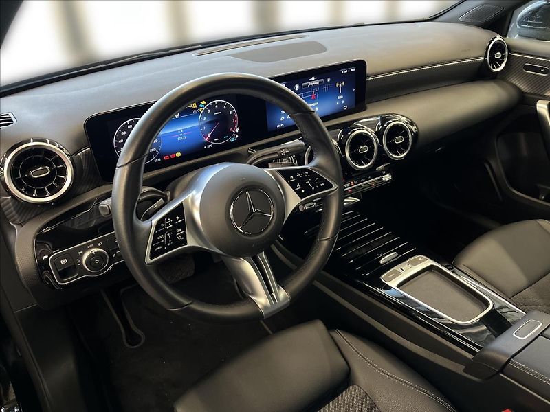 Mercedes-Benz Třídy A 180 Progressive Line - fotka 9 z 21