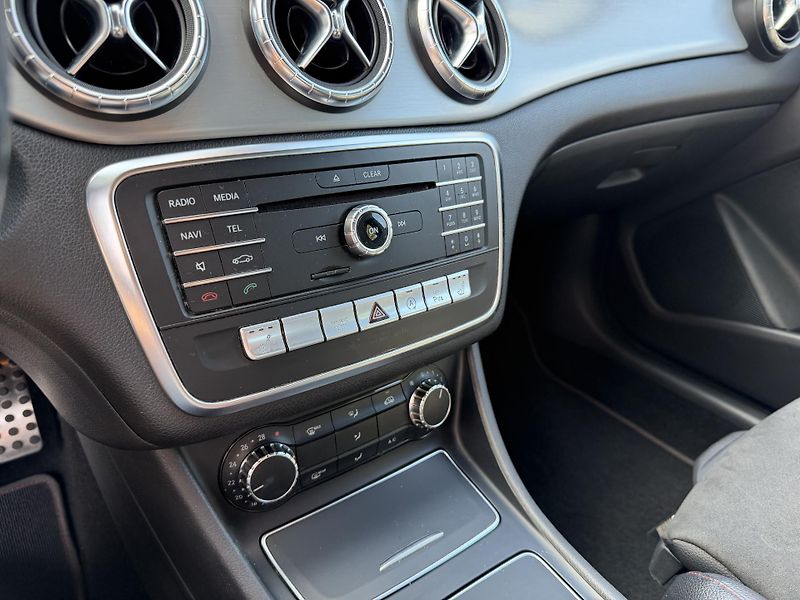 Mercedes-Benz CLA (2018) 180 90 kW / AMG line - fotka 19 z 19
