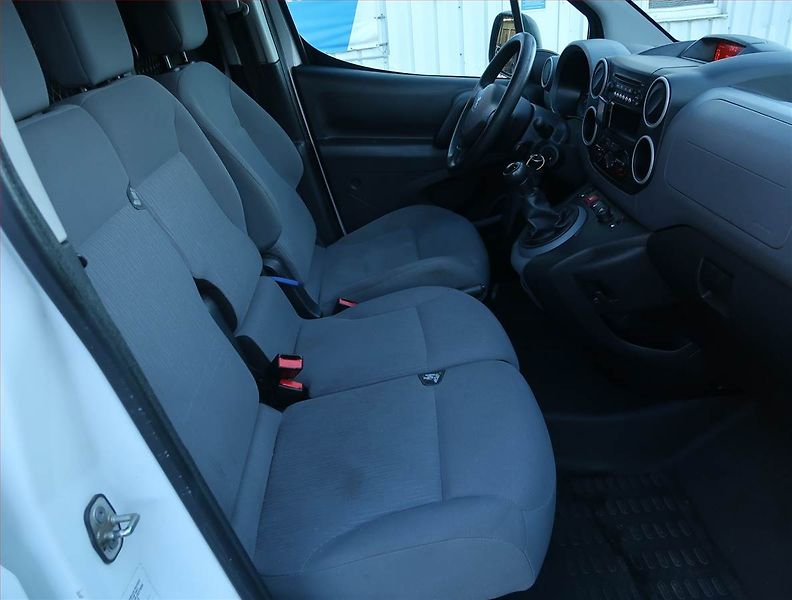 Peugeot Partner (2015) 1.6 HDi, 3Místa, ČR, 1Maj, DPH - fotka 9 z 15
