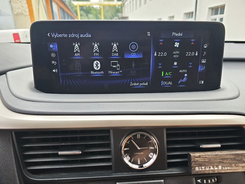 Lexus RX 300 2.0 175kW 4x4 1.Maj. ČR - DPH - fotka 33 z 41