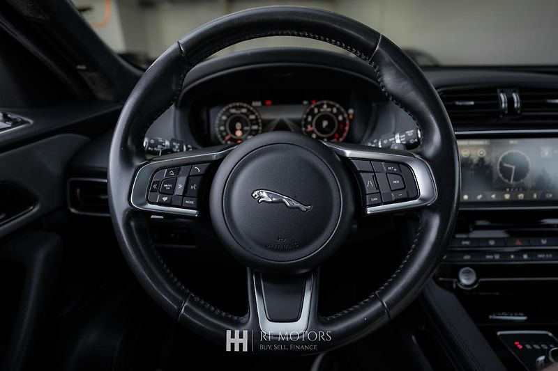 Jaguar F-Pace (2020) 2.0 P250 184kW 4x4 - fotka 27 z 43