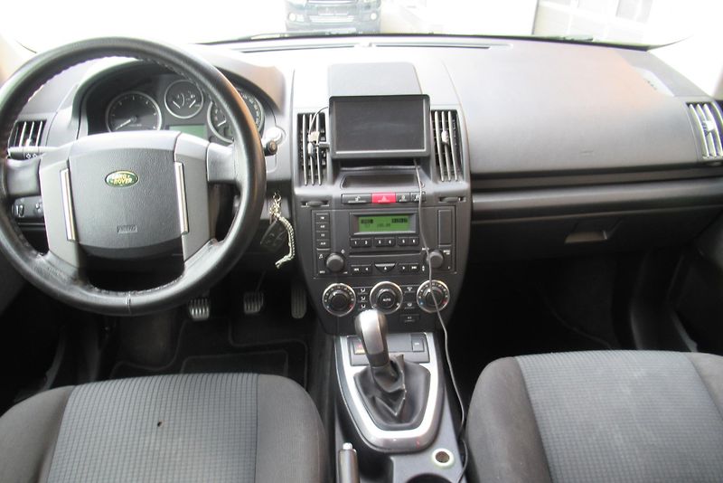 Land Rover Freelander 2.2TD 4x4 AUT. KLIMA TAŽNÉ - fotka 9 z 20