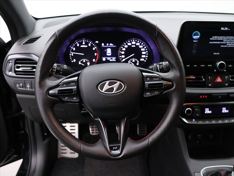 Hyundai i30 1,5 T-GDI N Line SmartKey CZ - fotka 13 z 31