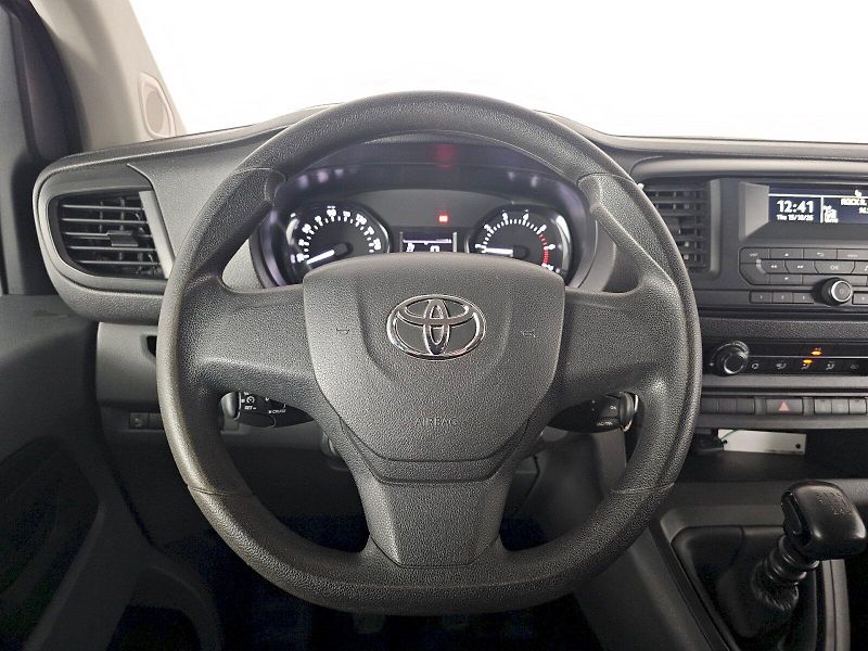 Toyota ProAce Verso (2022) 2.0D 140k L2 8S PROFESIONAL CO - fotka 9 z 24