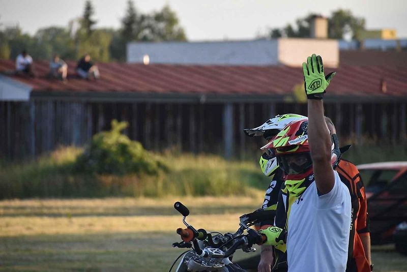 Kaskadéři z Flott Cascaders team předvedli v Bruntále své klasické autorodeo 25. června. V České Vsi vystoupí 28. června a v Bludově 1. července.