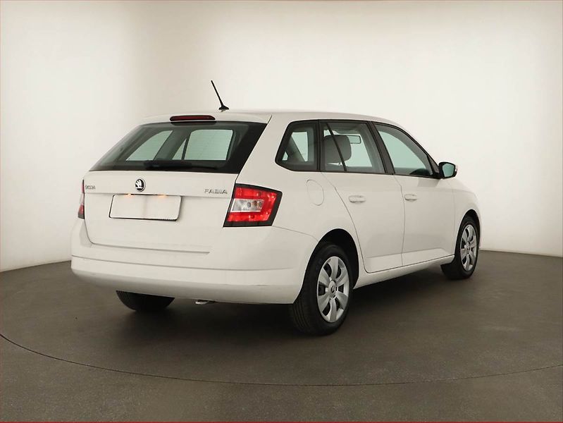 Škoda Fabia (2016) 1.4 TDI, nová STK, rezervace - fotka 5 z 10