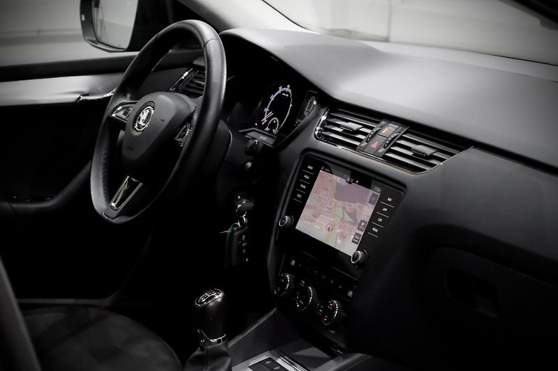 Škoda Octavia 3 FL Combi 1.4 TSI 110 kW - fotka 16 z 31