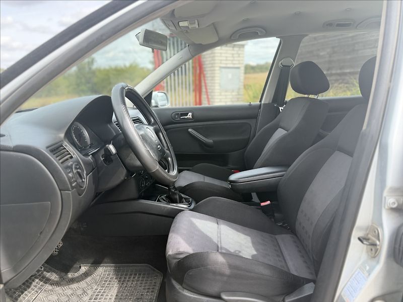 Volkswagen Golf 1,9 TDI 74kW - fotka 9 z 24