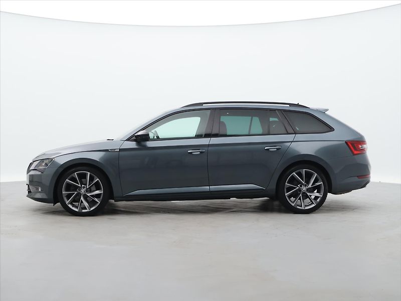Škoda Superb 2,0 TDI 140kW DSG Sportline 4x - fotka 4 z 31