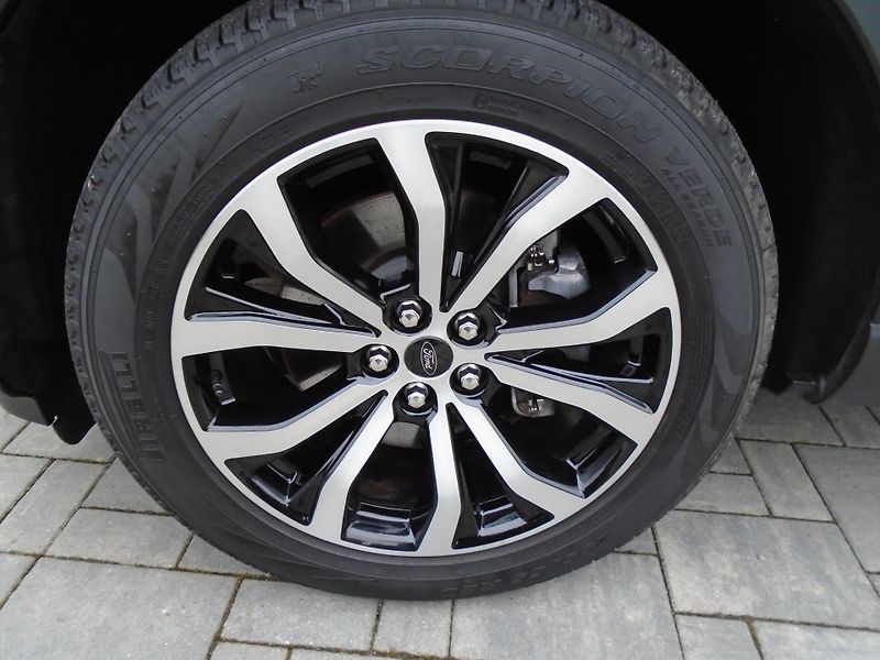 Ford Explorer 3,0EcoBoost Plug-in-Hybrid ST - fotka 11 z 50