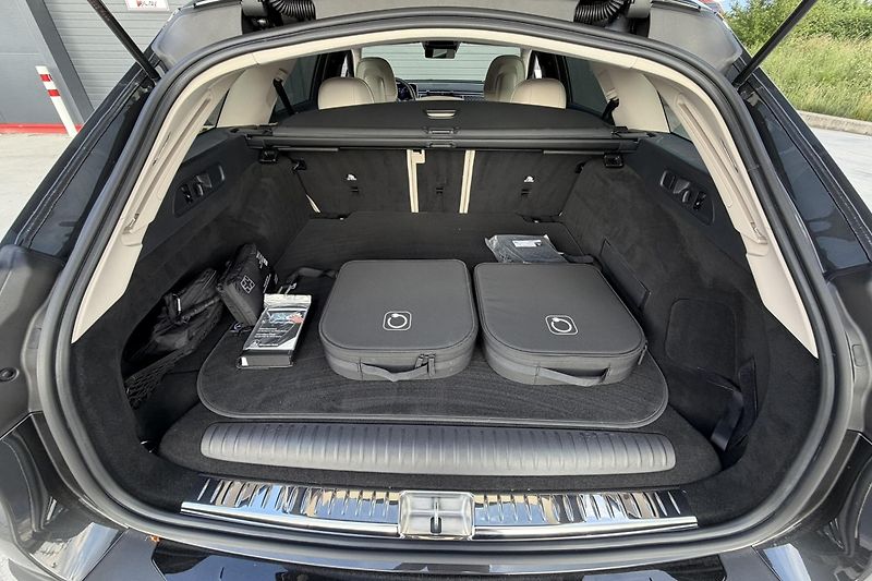 Mercedes-Benz Třídy E (2025) E 300de 4Matic Allterrain - fotka 15 z 89