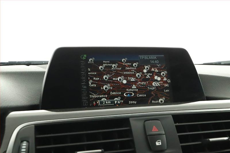 BMW Řada 3 (2015) 330 d, 4X4, Automat, Kůže - fotka 16 z 19