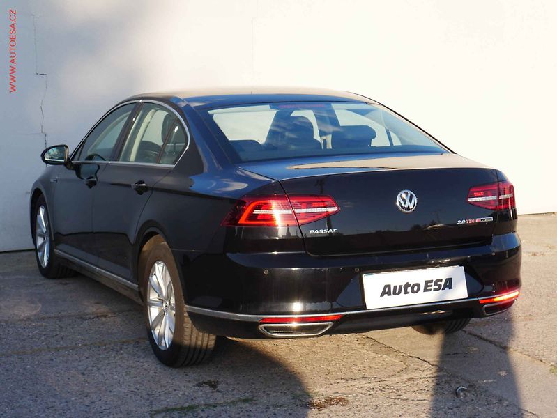Volkswagen Passat (2017) 2.0TDi 4x4, ČR, Highline, DSG - fotka 3 z 15