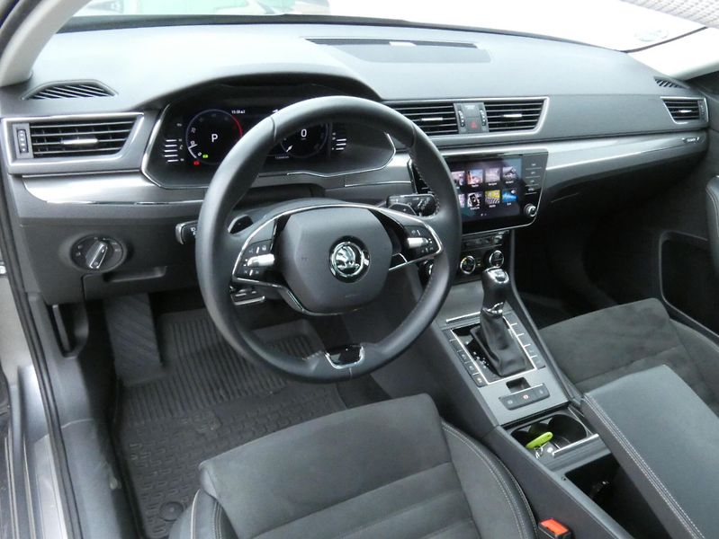 Škoda Superb (2023) Scout 2.0 TDI 147KW DSG 4x4 - fotka 5 z 30