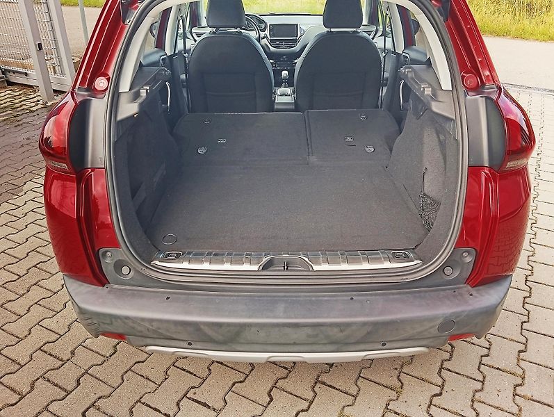 Peugeot 2008 (2018) ALLURE 130k MAN6 - fotka 10 z 27