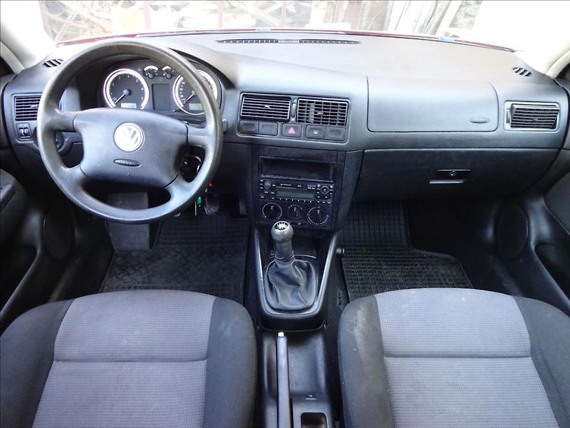 Volkswagen Golf IV 1,6i 77kW - fotka 37 z 44