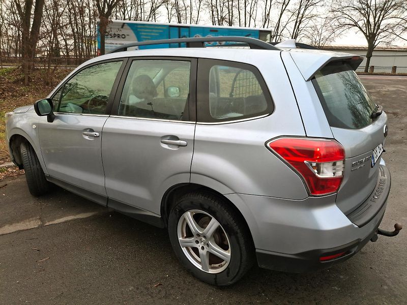 Subaru Forester 2.0 benzin  Rezervace - fotka 12 z 43