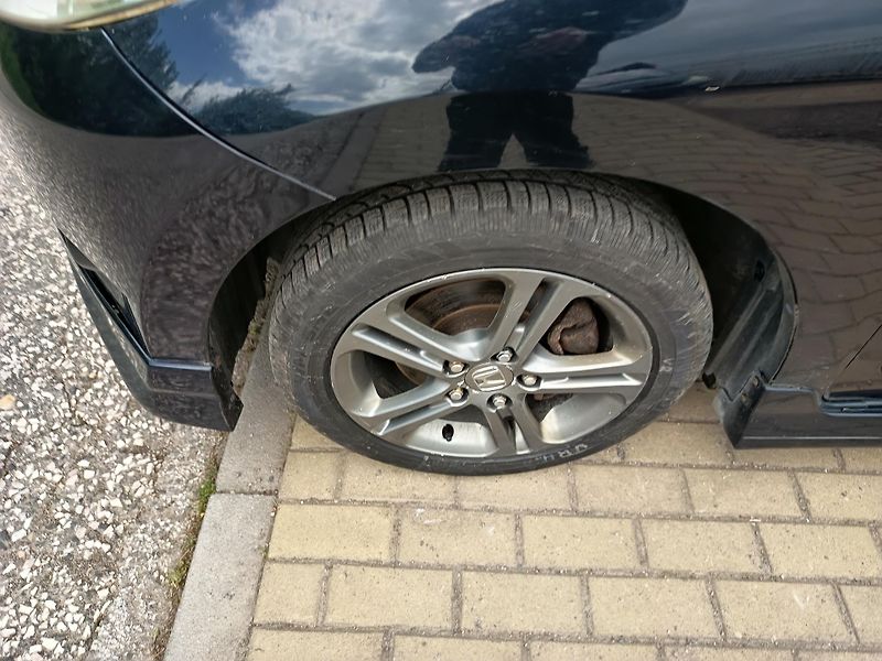Honda FR-V (2005) 2.0i 110kv 6 mist - fotka 30 z 34