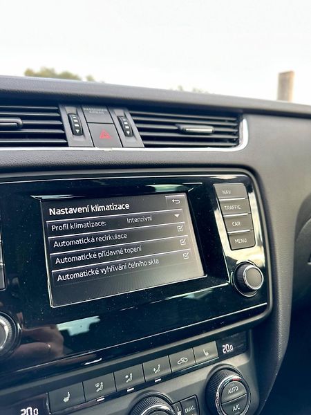 Škoda Octavia (2014) 3 COMBI 1.6 TDI DSG 165TKM - fotka 26 z 26