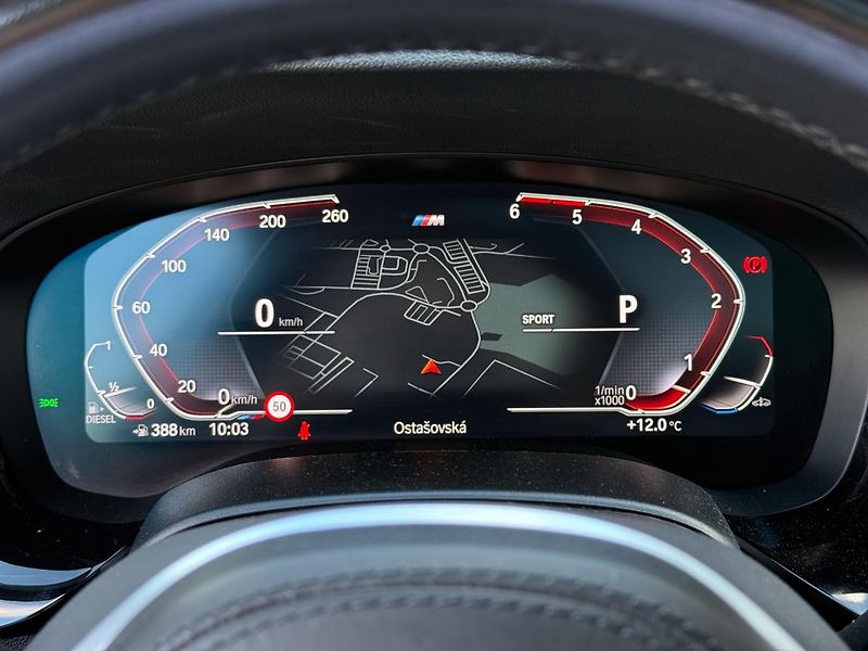 BMW Řada 5 530d xDrive Touring - fotka 11 z 22