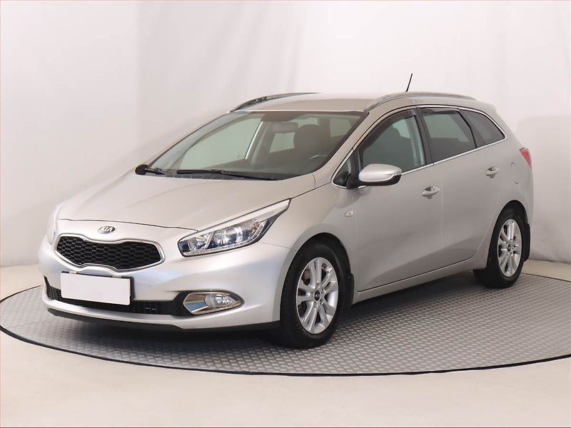 Kia Ceed (2015) Silver 1.6 GDI, Tempomat - fotka 2 z 18