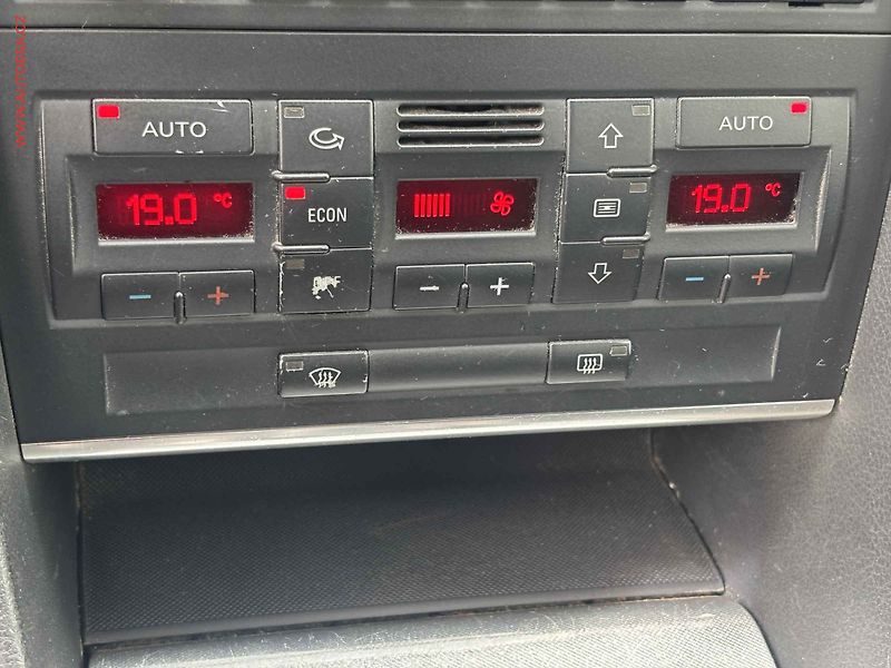 Audi A4 (2005) 2.0TDi, 2.maj, AC, tažné - fotka 13 z 14