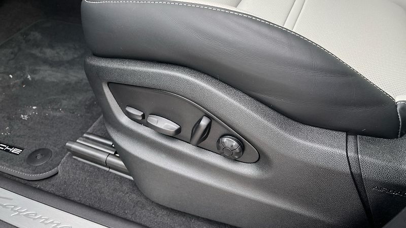 Porsche Cayenne (2025) E-Hybrid - fotka 29 z 30