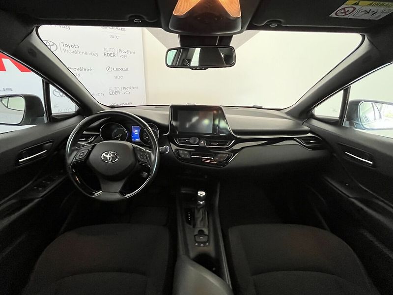 Toyota C-HR Hybrid 1.8 VVT-i E-CVT Active - fotka 8 z 26
