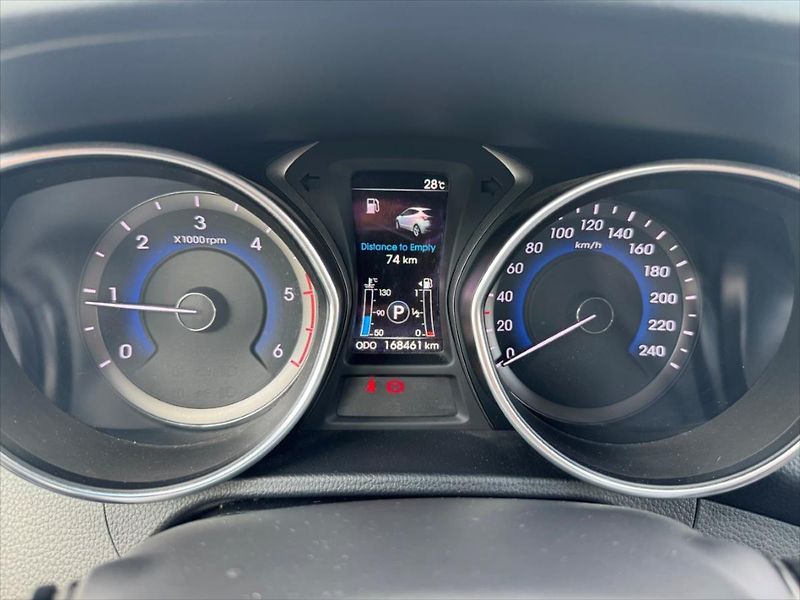 Hyundai i30 1,6 CRDI Premium AT ČR - fotka 16 z 28