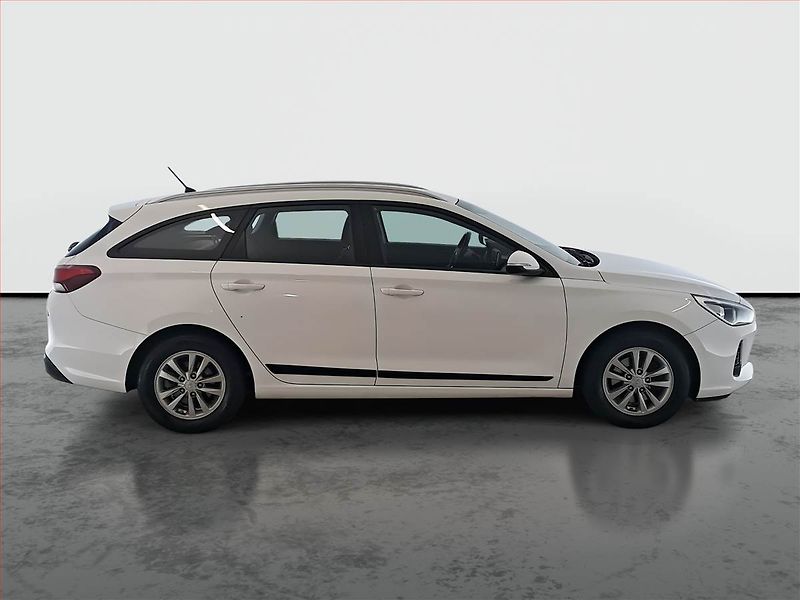 Hyundai i30 (2017) 1.6 CRDi, Tempomat - fotka 6 z 16