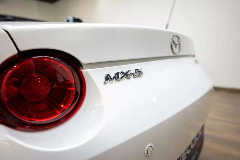 Mazda MX-5 2.0 118 kW RWD 6MT - fotka 25 z 29