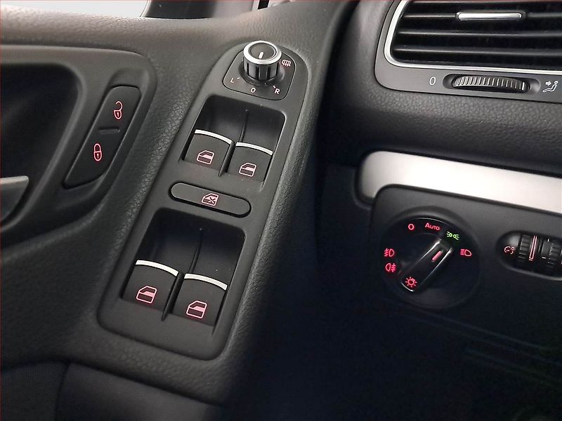 Volkswagen Golf (2009) 2.0 TDI, Park. senzory - fotka 14 z 14