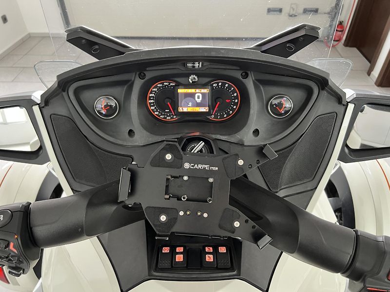 Can-Am Spyder RT-S  ROTAX 1330 85 kW - fotka 6 z 14