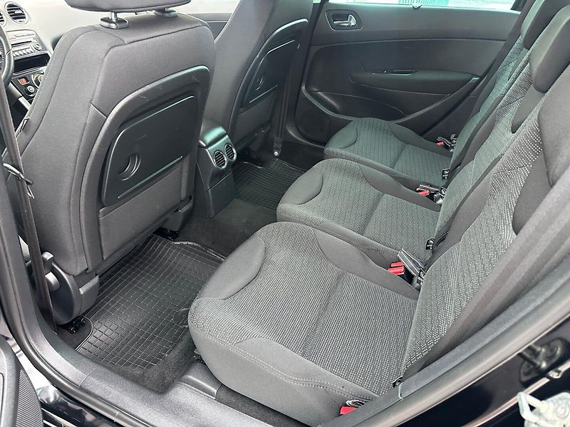 Peugeot 308 (2013) 2.0Hdi 110kw - fotka 11 z 22