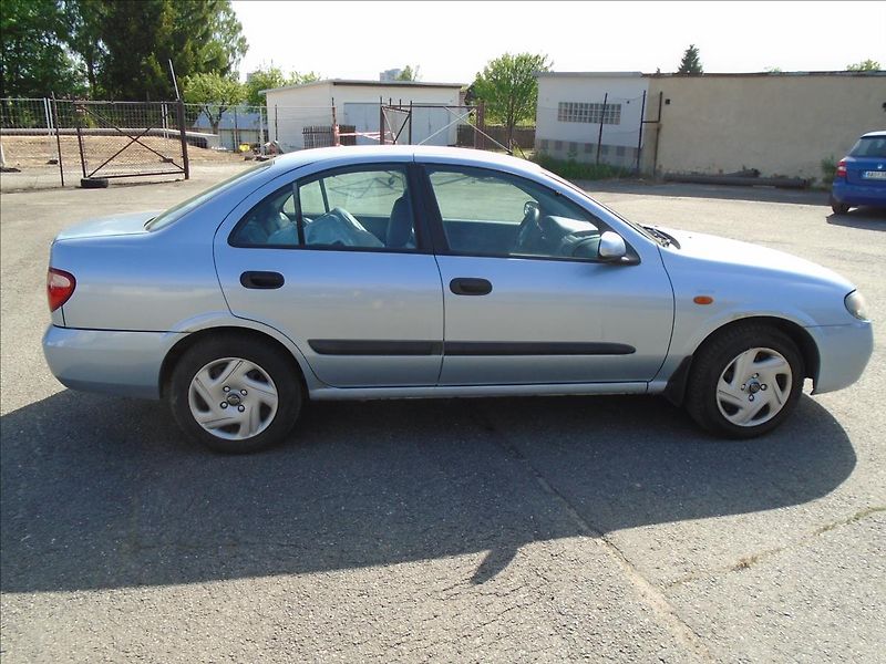 Nissan Almera 1,5 - fotka 5 z 16