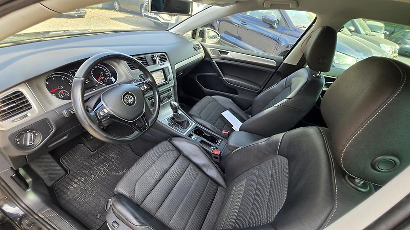 Volkswagen Golf 1.6TDI  DSG COMFORT 77KW - fotka 29 z 44