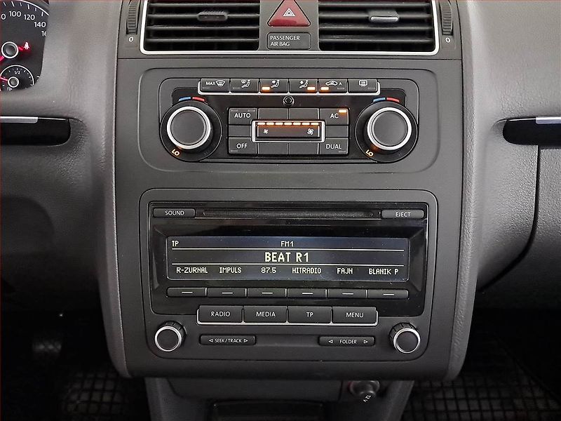 Volkswagen Touran (2012) Highline 1.6 TDI, Tempomat - fotka 12 z 16