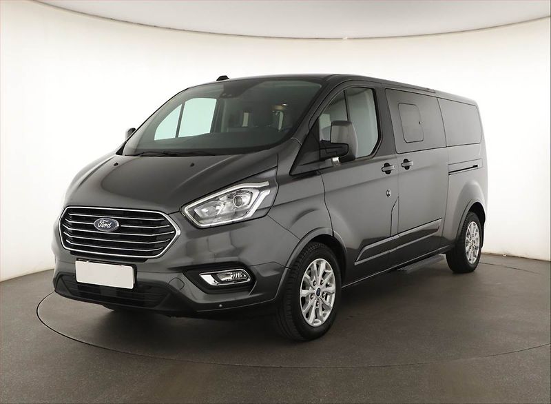 Ford Tourneo Custom (2023) Titanium 2.0 EcoBlue, ČR - fotka 2 z 16