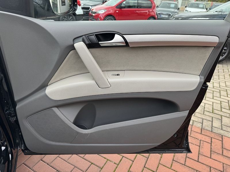 Audi Q7 (2012) 3.0TDi S-Line Vzduch Panorama - fotka 19 z 50