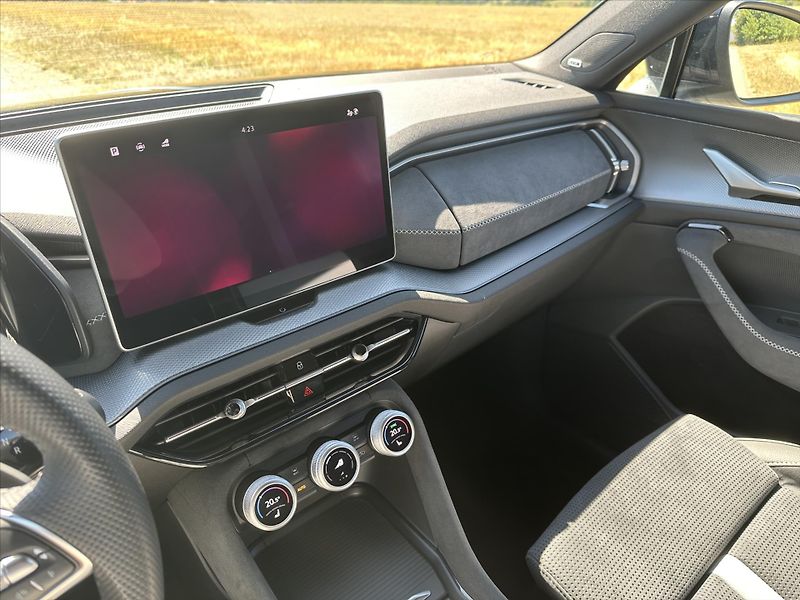 Škoda Kodiaq 2,0 TDI DSG 4x4 Sportline 7-Mí - fotka 23 z 36