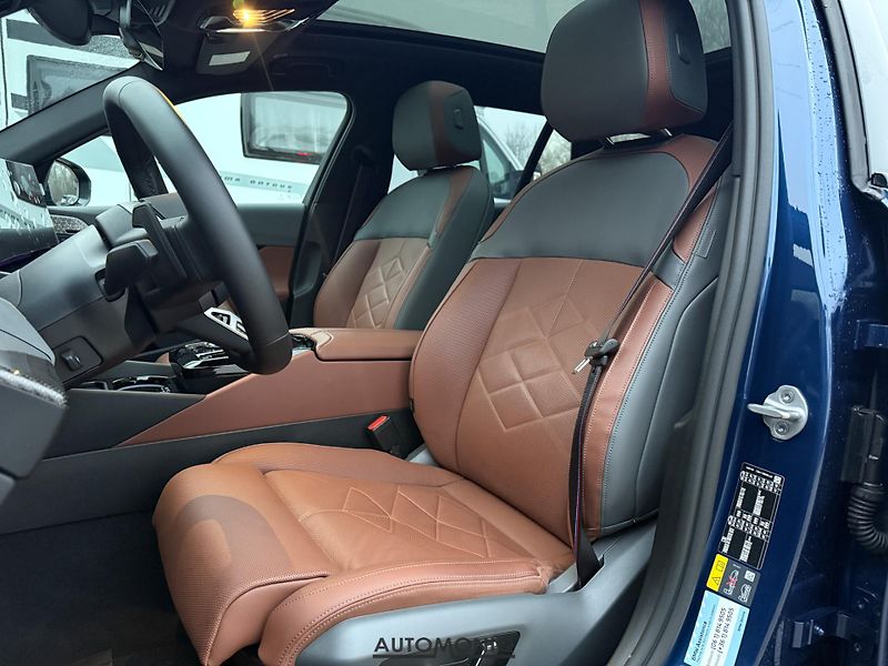 BMW Řada 5 (2025) 550e xDrive Touring M Sport - fotka 3 z 34