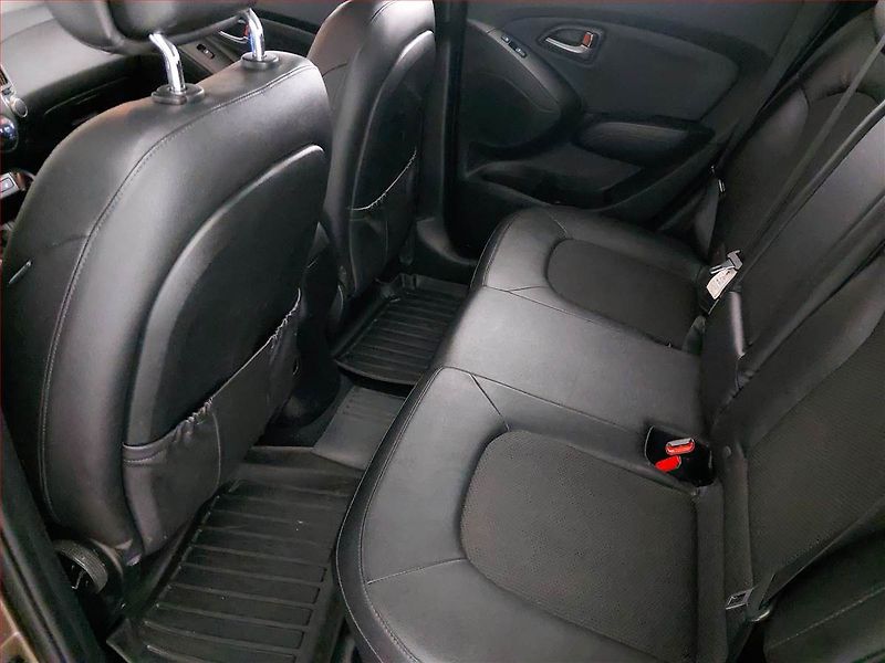 Hyundai ix35 (2015) 2.0 CRDi, 4X4, Tempomat - fotka 13 z 16