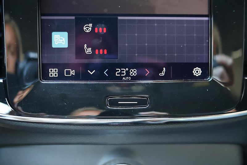 Volvo XC40 (2024) Plus, B3 Mild hybrid, Benzín,  - fotka 17 z 20