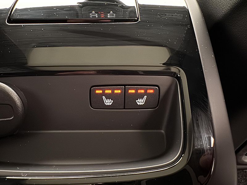 Volvo V90 T8 AWD RECHARGE ULTRA - fotka 31 z 53