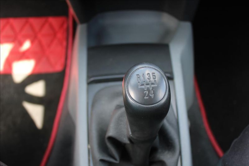 Škoda Fabia 1,4 i  STK 4/2028, 94.770 km - fotka 16 z 18