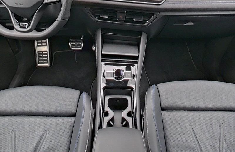 Volkswagen Tayron TSI 195kW R-Line HuD Venti 7mí - fotka 11 z 11