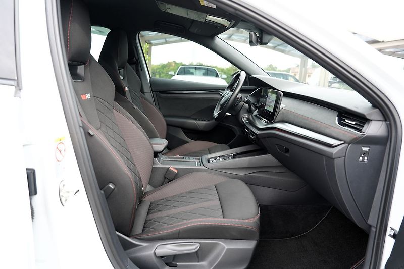 Škoda Octavia RS 2.0 TDI 4x4/147kW/DSG/ČR - fotka 29 z 45