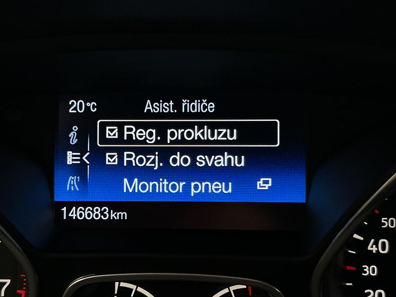 Ford Focus 1.5 ECOBOOST MAN 1. maj. - fotka 32 z 36