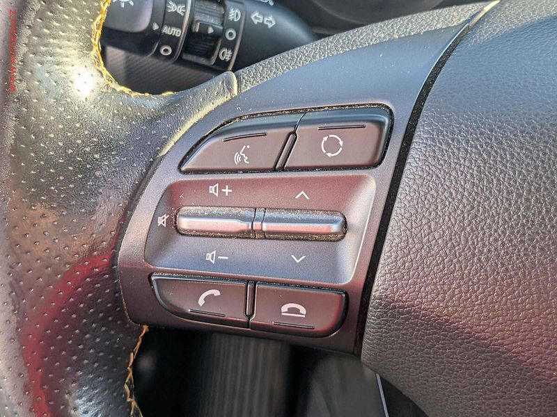 Hyundai Kona (2018) 1.0 T- GDi, 1.maj,ČR, servis - fotka 18 z 22