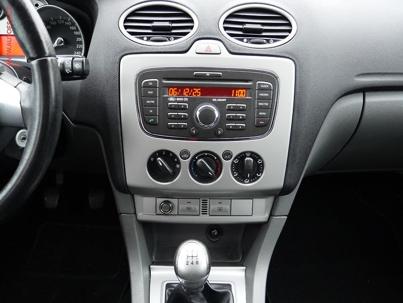 Ford Focus (2010) 1.6 TDCi, 1.maj, AC - fotka 11 z 17